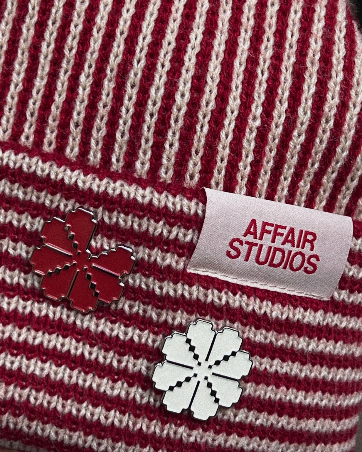 LOVES ME/LOVES ME NOT ENAMEL PINS